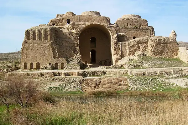 Дворец Ардашира I в Фирузабаде