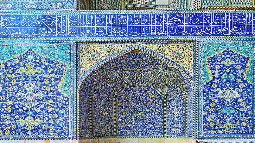 Персидская каллиграфия эпохи Сефевидов в оформлении медресе Чахарбаг в Исфахане