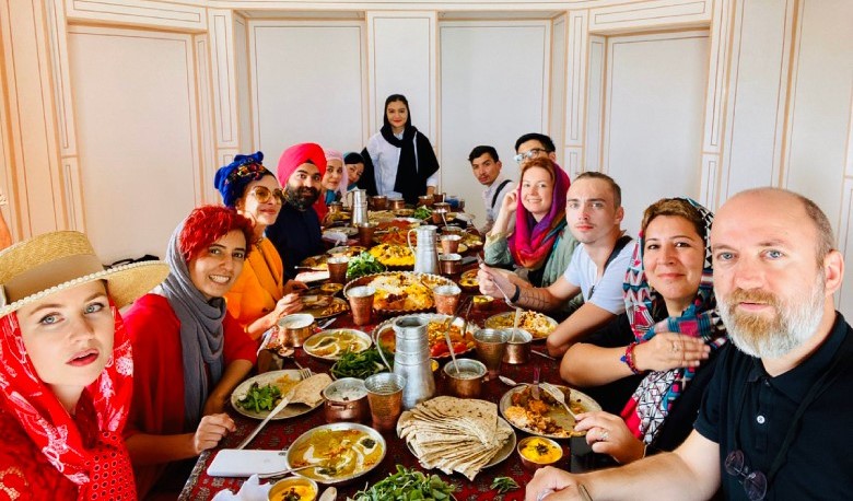Ужин в иранской семье Ужин в иранской семье